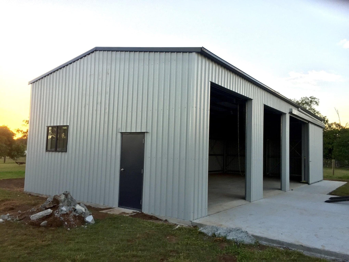 Ezy Blox Sheds Workshop- 13.6m(L) x 9.0m(W) ; 3 Roller Doors Inc.